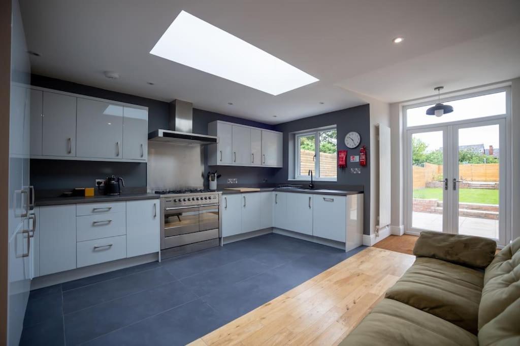 Hereford - Clifton Villa - Beautifully Presented House Located A Short Walk From City Centre - Sleeps 6 Guests - Perfect For Exploring Hereford - Hosted By Rentmyhouse Esterno foto