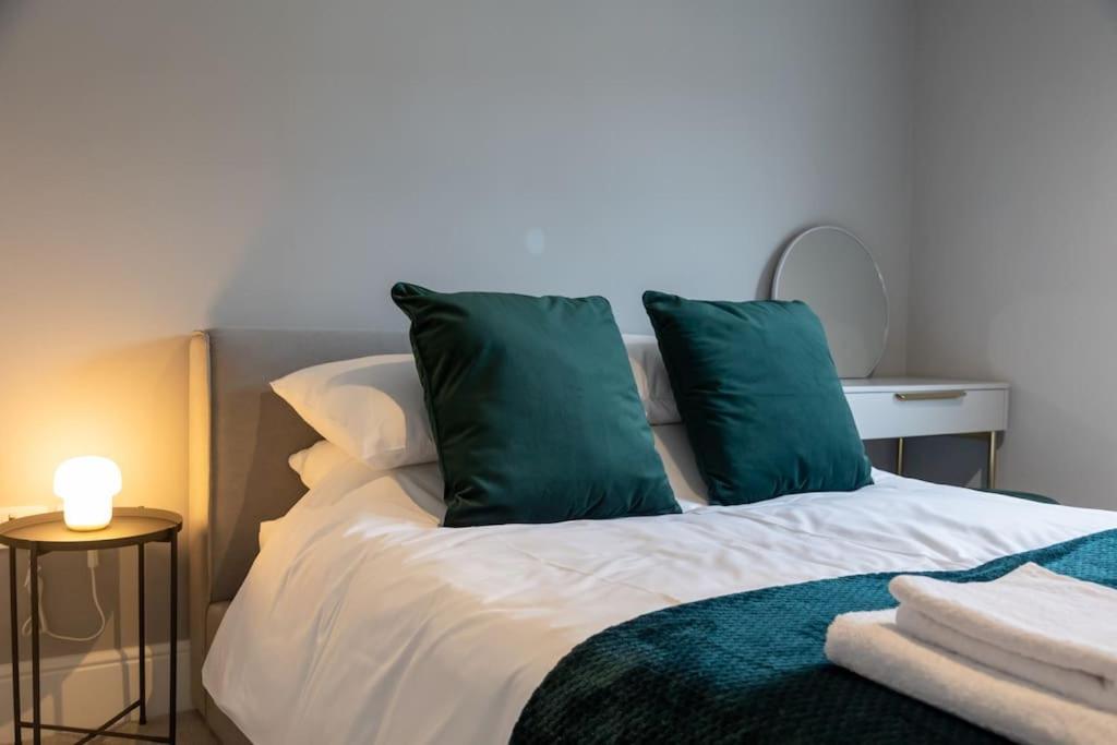 Hereford - Clifton Villa - Beautifully Presented House Located A Short Walk From City Centre - Sleeps 6 Guests - Perfect For Exploring Hereford - Hosted By Rentmyhouse Esterno foto